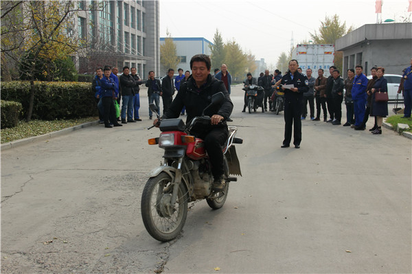 遼寧岫岩公安局堅持“四個為民服務”  打造群眾滿意窗口