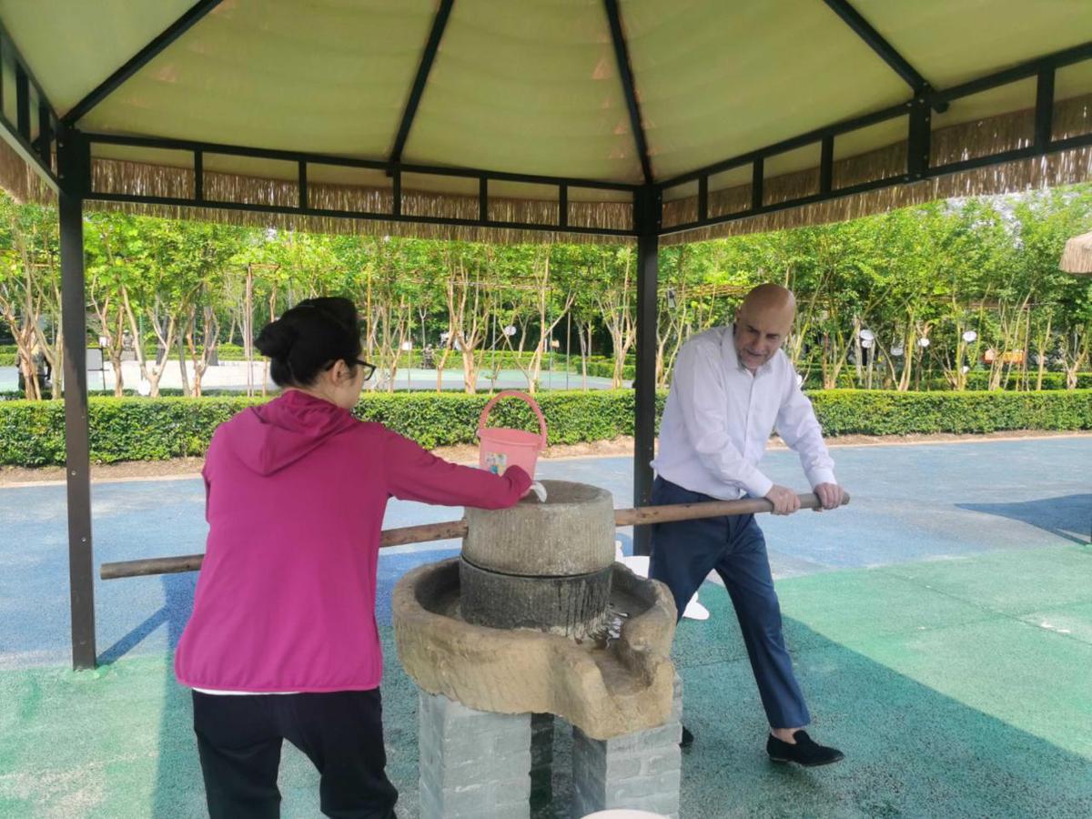 （转载）国际友人寻味自贡