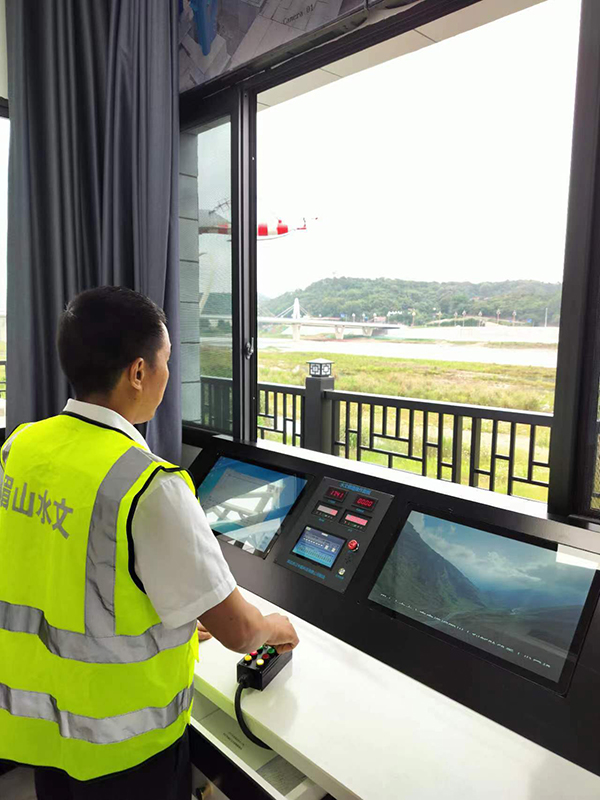 （张）严阵以待 四川水文2023年迎汛备战_fororder_工作人员在工作-摄影-方秦