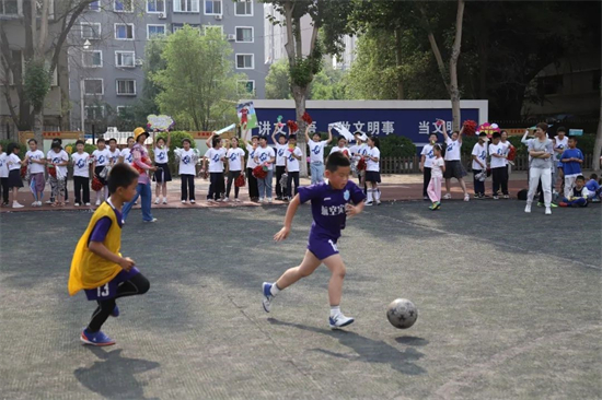 沈阳航空实验小学组织社区学生开展足球赛_fororder_航空2