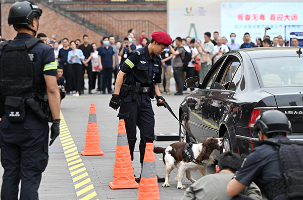 （张）“青春无毒 喜迎大运”四川省暨成都市禁毒宣传月主会场活动在成都举行_fororder_活动现场-供图-四川省公安厅