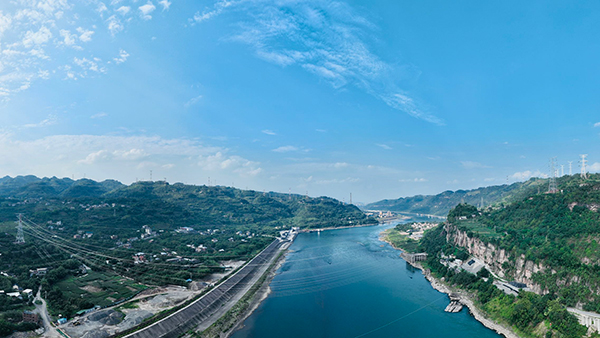 攀西电网500千伏优化工程线路成功跨越金沙江_fororder_500千伏建叙线跨江施工作业现场--供图-周毅