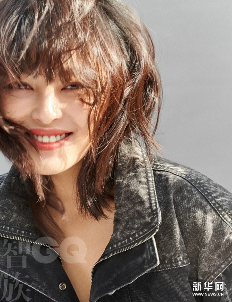 辛芷蕾时尚大片随意洒脱 浓浓女人味