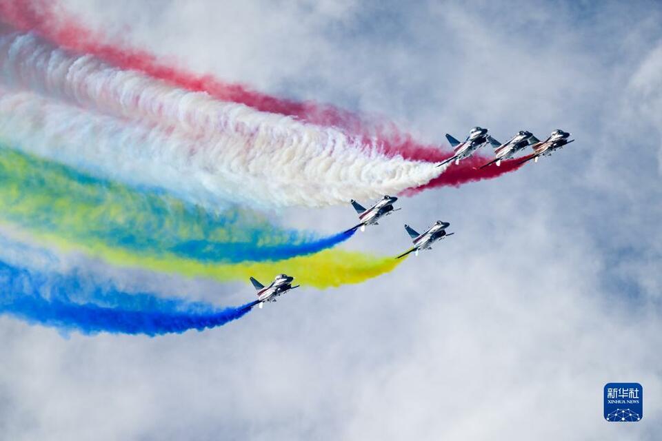 蘭卡威海空展：八一飛行表演隊再度登場