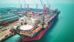 全球最大浮式生产储卸油船在大连交付