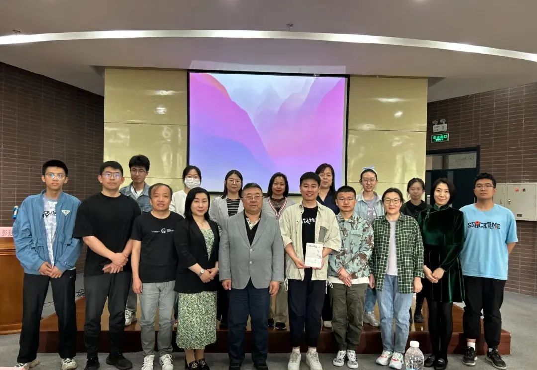 内蒙古大学图书馆举办鲍磊新书《飞走的鼓楼》分享会_fororder_微信图片_20230529151749