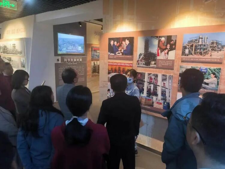 中国政法大学2022级MBA集中班赴燕山石化开展实践教学活动
