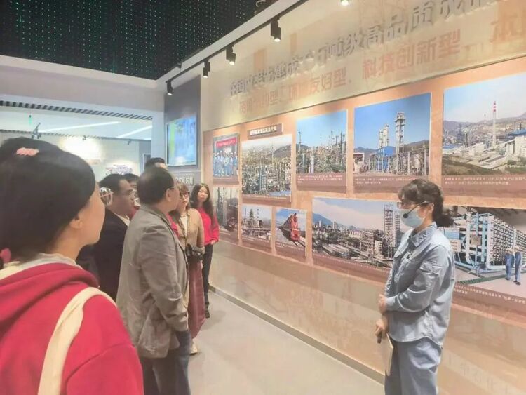 中国政法大学2022级MBA集中班赴燕山石化开展实践教学活动