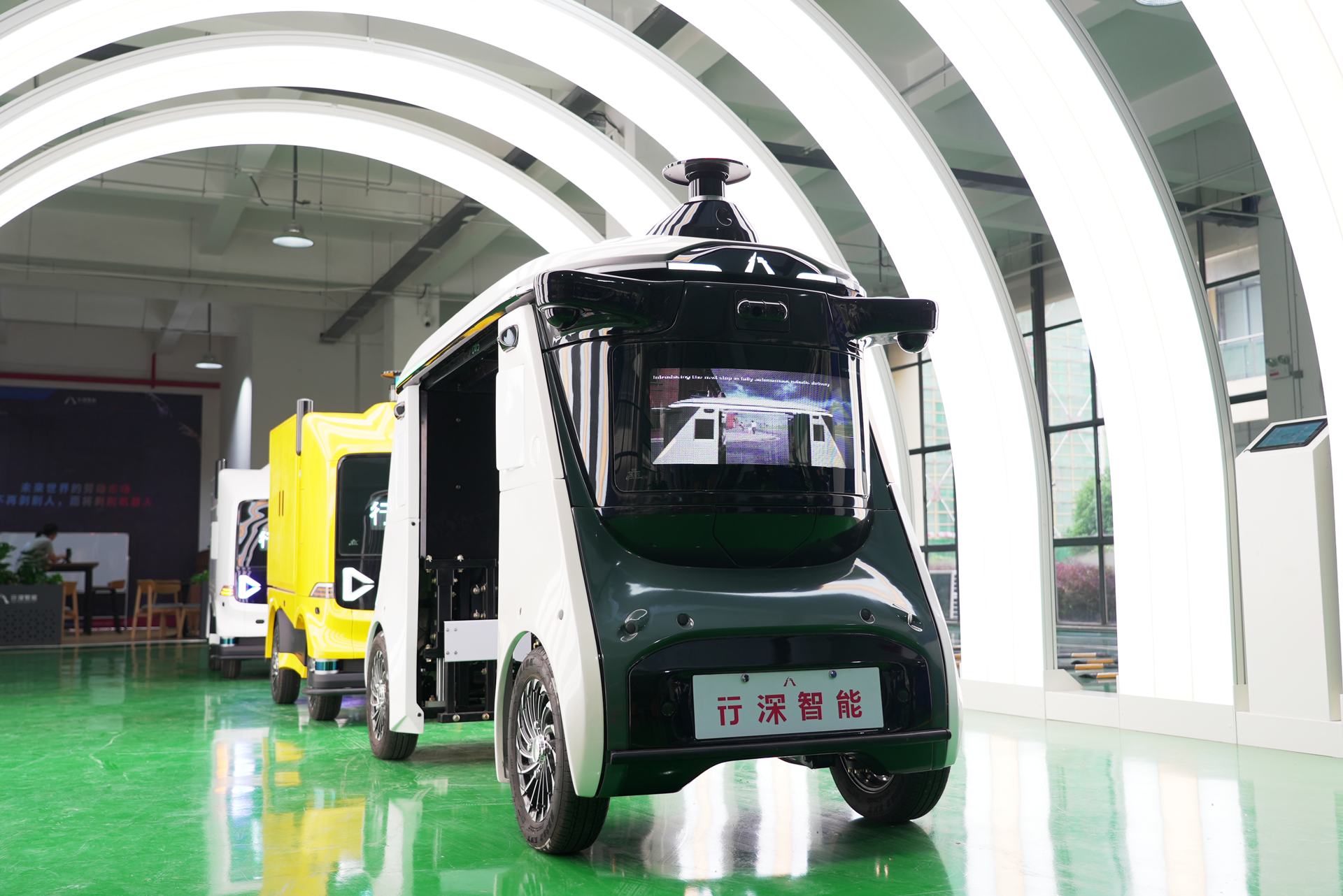 最新L4级“室内外配送无人车”在湖南长沙下线_fororder_微信图片_20230530152053