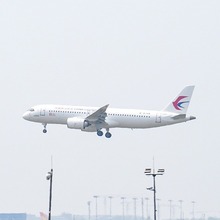 外媒聚焦C919商業首飛：空客和波音將迎來挑戰_fororder_rBABC2RzUTSAXVdqAAAAAAAAAAA666.1000x563