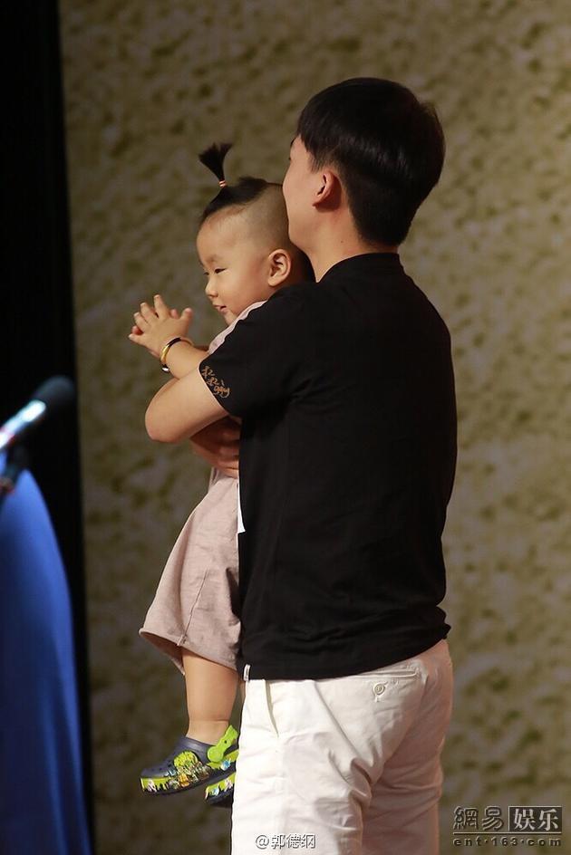 郭德纲小儿子曝光 818郭德纲鲜为人知情史