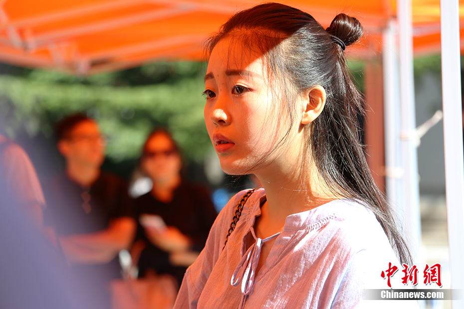 北影开学新生报到俊男靓女初具明星范组图