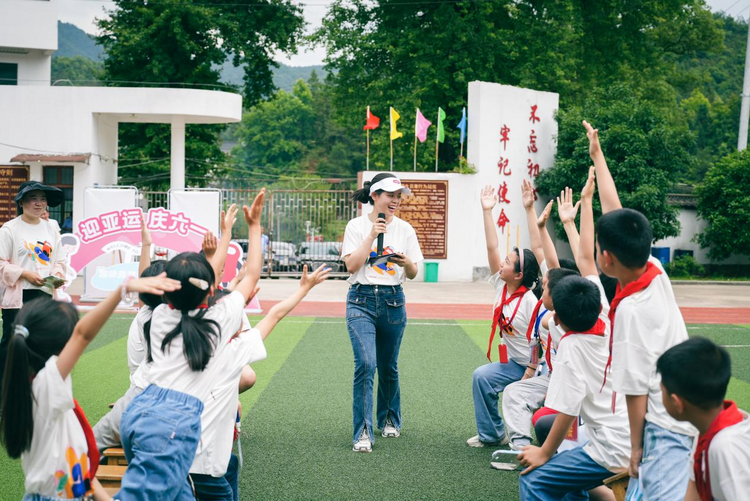 浙商银行南昌分行：在祖国的花园里种下温暖的种子 开出希望的花_fororder_1-2