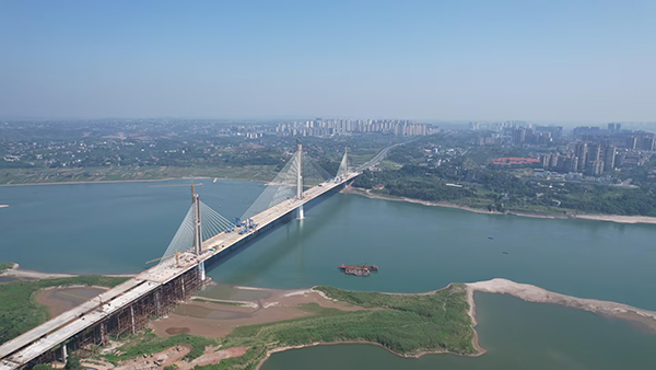 （张）世界在建最大公轨两用三塔斜拉桥——四川泸州长江六桥顺利合龙_fororder_大桥全景