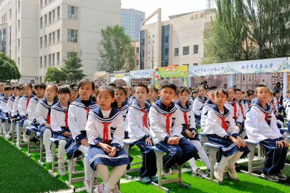 海拔最高的美林教室昨天亮相西宁市西关街小学