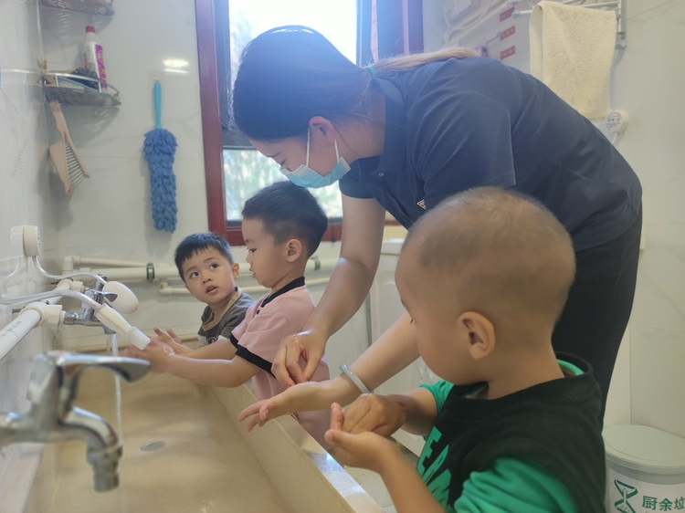 （原创）石家庄市新华区：小托育大服务 破解养育难题_fororder_微信图片_20230531142742