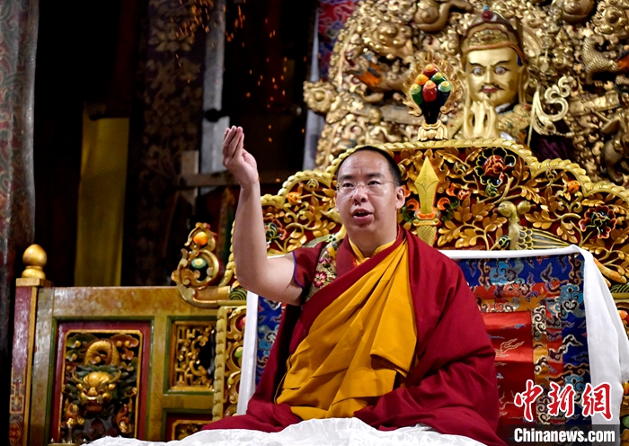 班禅在大昭寺礼佛了解唐蕃会盟碑保护情况