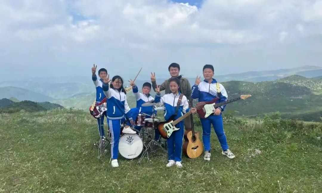 贵州：大山里的摇滚少年