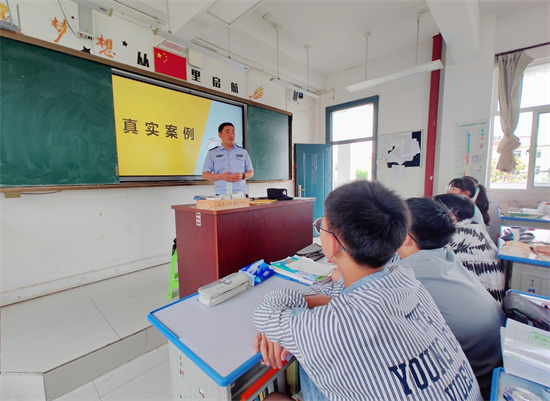 南通啟東警方：“六一”平安禮 法治副校長送“法”進校園_fororder_圖片7