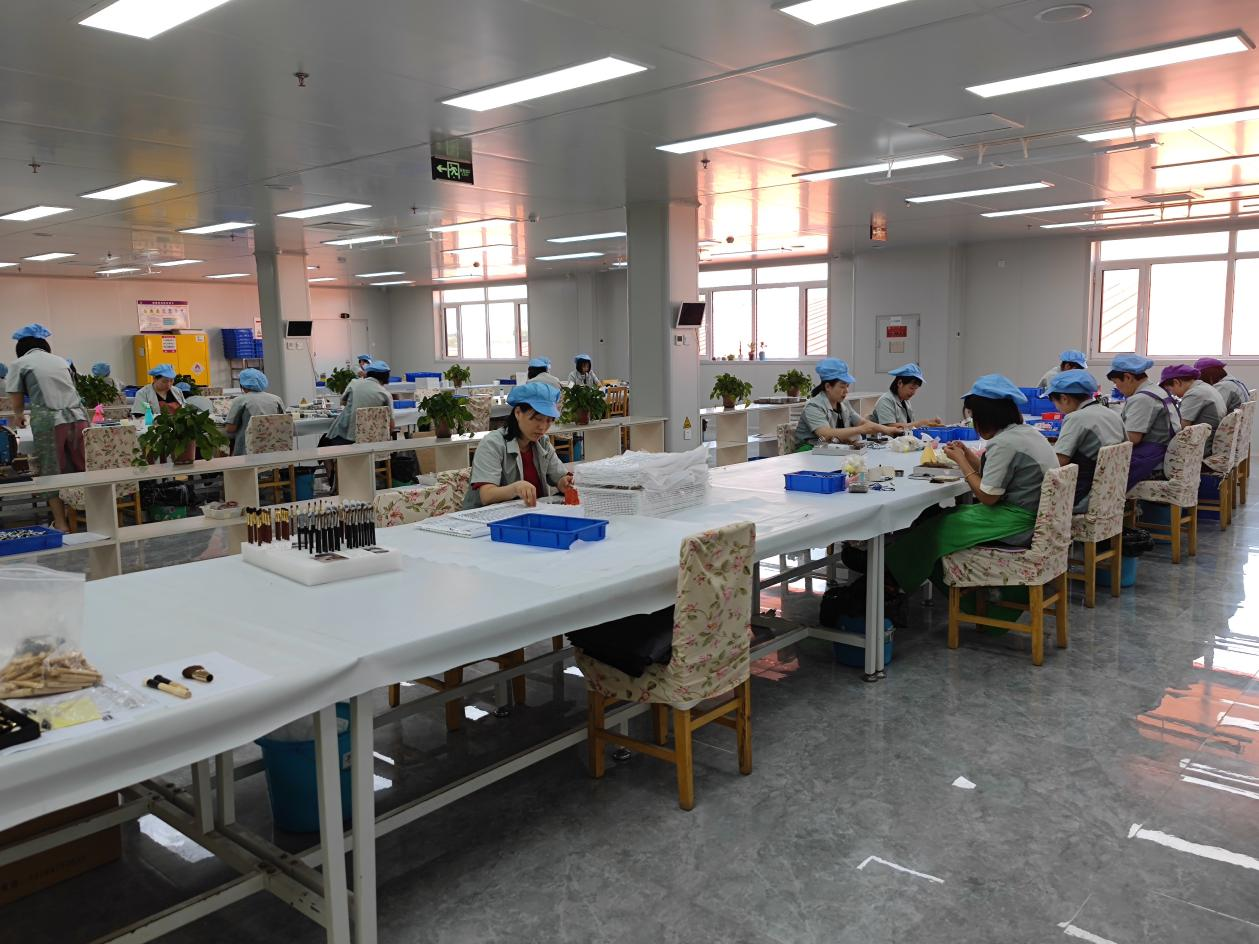 河北青县：小小化妆刷 “刷”出大产业_fororder_图片59