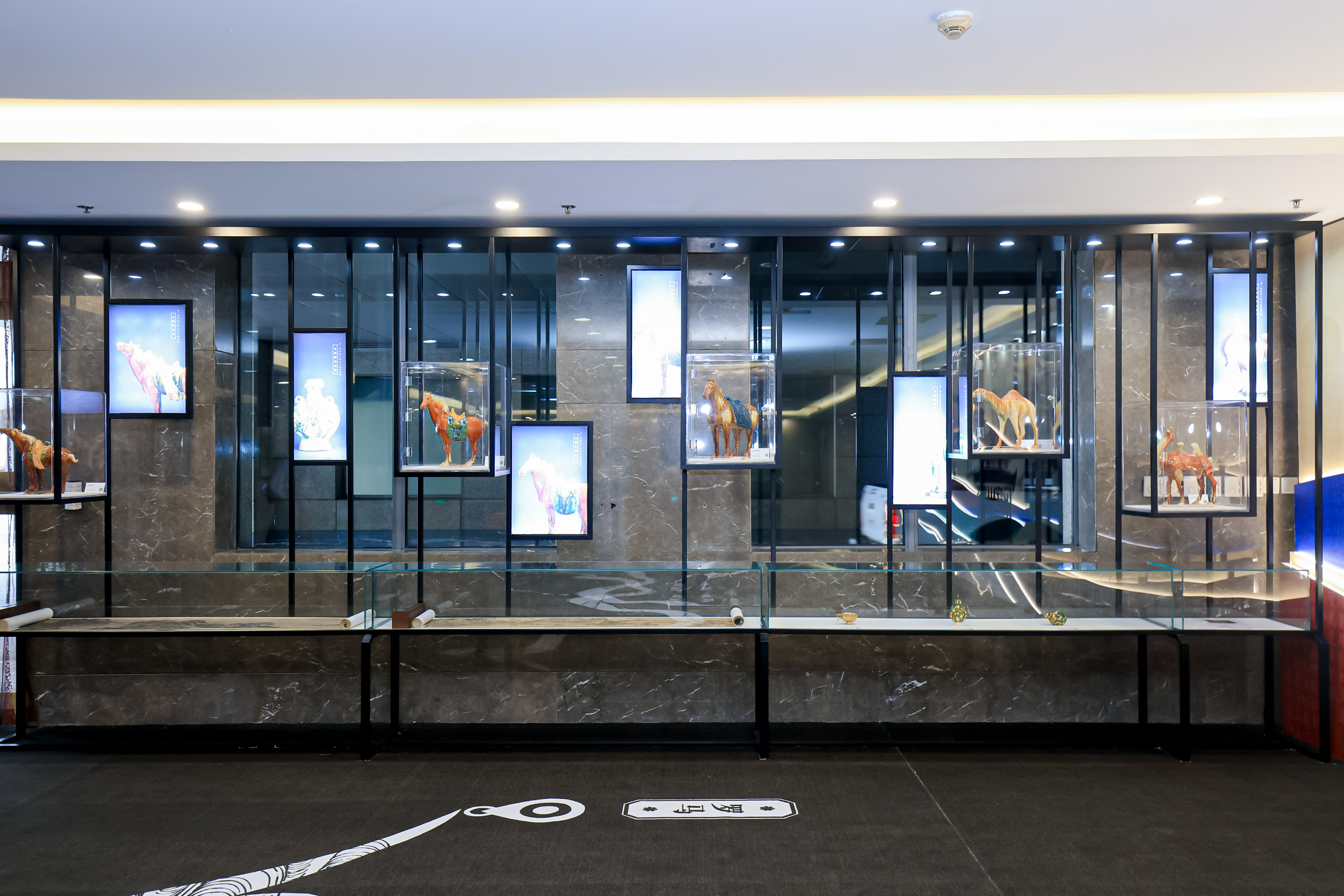 “邦兴文达 礼遇碑林”“西安最中国 碑林最西安”主题策展亮相西安咸阳国际机场_fororder_444