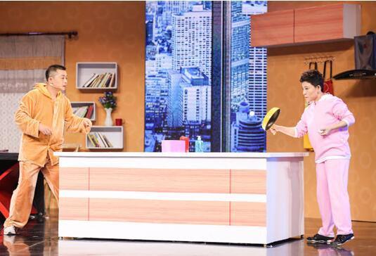 第一代大魔王邓亚萍演喜剧 夫妻上阵好默契(图) 第一代大魔王邓亚萍演喜剧 夫妻上阵好默契(图)