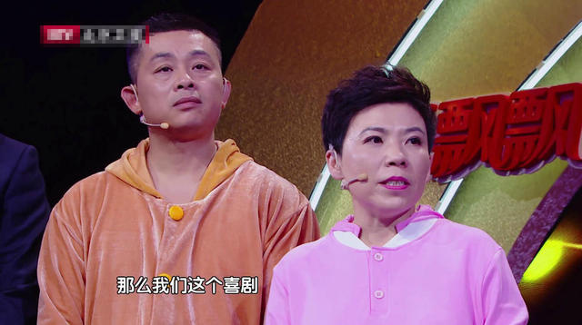 第一代大魔王邓亚萍演喜剧 夫妻上阵好默契(图) 第一代大魔王邓亚萍演喜剧 夫妻上阵好默契(图)