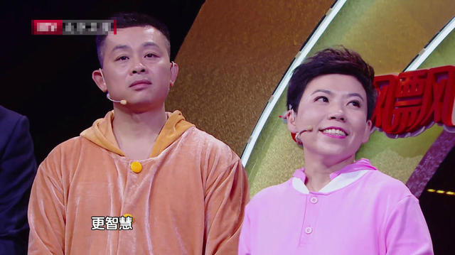 第一代大魔王邓亚萍演喜剧 夫妻上阵好默契(图) 第一代大魔王邓亚萍演喜剧 夫妻上阵好默契(图)