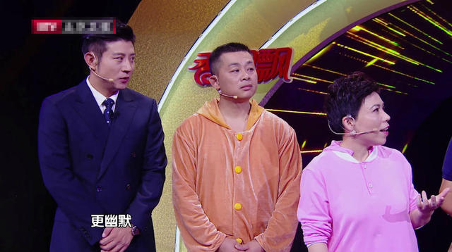 第一代大魔王邓亚萍演喜剧 夫妻上阵好默契(图) 第一代大魔王邓亚萍演喜剧 夫妻上阵好默契(图)