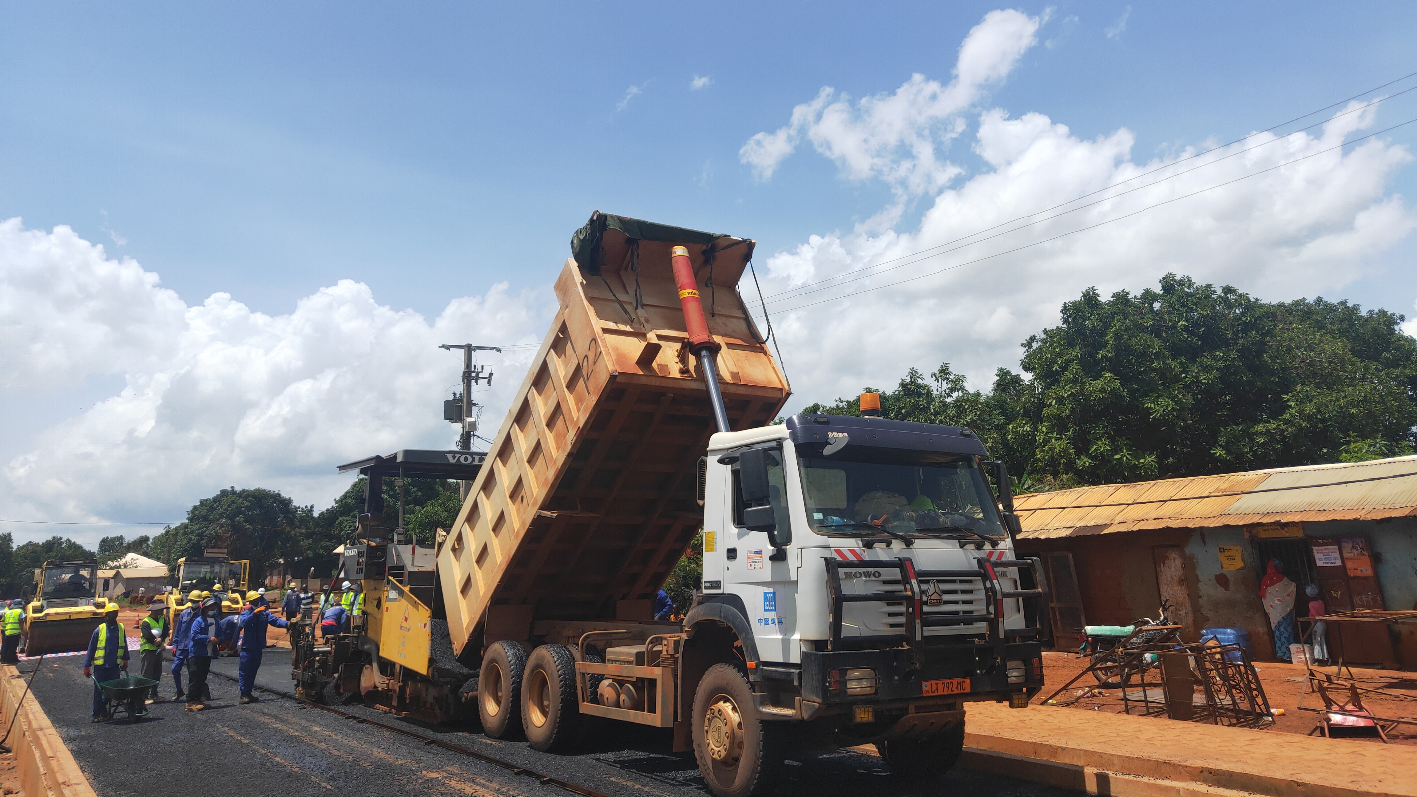 【2023企业社会责任案例巡展】中国建筑集团旗下中建八局：“梦想之路”通达未来_fororder_11.喀麦隆市政道路项目