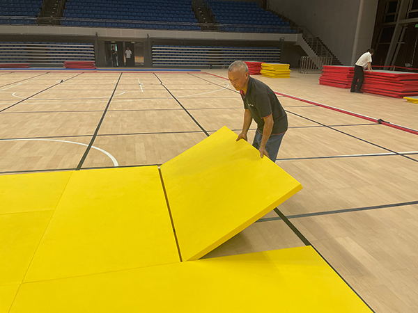 简阳市文化体育中心 “节能+低碳”简约不简单_fororder_设施设备进行巡视、维护-供图-简阳市融媒体中心_1_