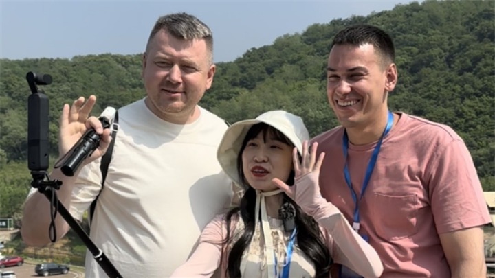 【2023打卡中国】游览大连石河村 海外网红博主点赞乡村振兴