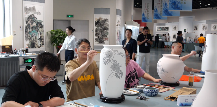 “百名艺术家爱心笔会”在景德镇举行_fororder_图片3