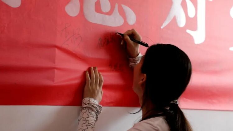 遵化市组织开展庆“七一”集中宣誓暨专题党课活动_fororder_640-4