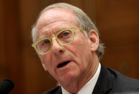 民调数据中的美国：岌岌可危