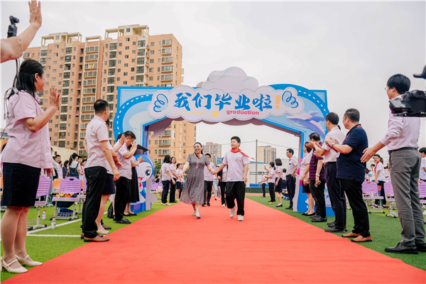时光留夏毕生有你荆门掇刀区十里牌小学举行2023届六年级毕业典礼