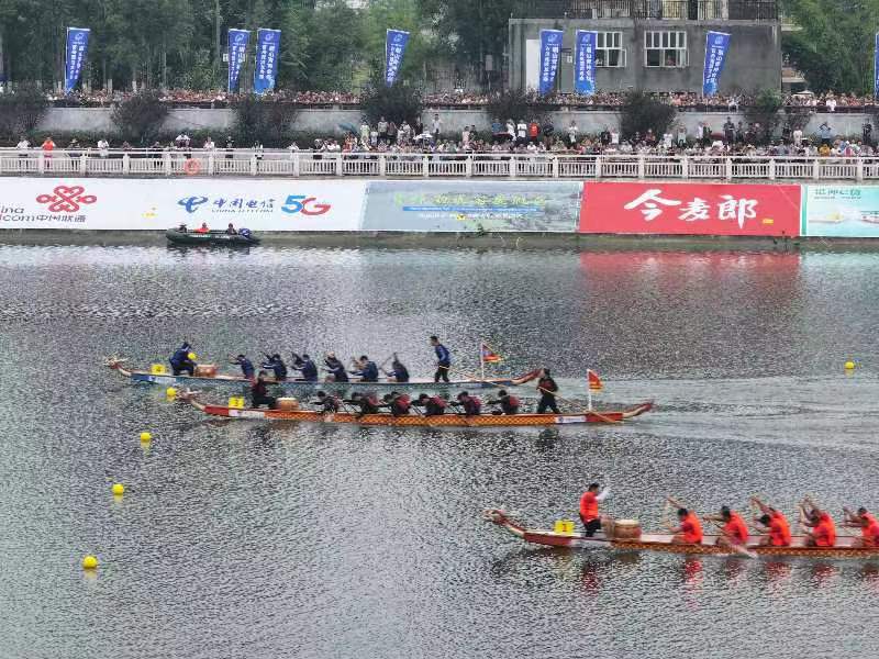 （张）竹里青神赛龙舟 五湖四海来聚首——2023年四川省“百舟竞渡龙舟赛”眉山青神会场活动开赛_fororder_龙舟赛现场 摄影 古良驹（2）
