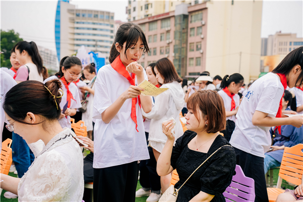 时光留夏毕生有你荆门掇刀区十里牌小学举行2023届六年级毕业典礼