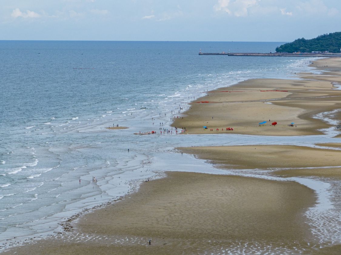 廣西：海邊消暑納涼 樂享夏日清爽