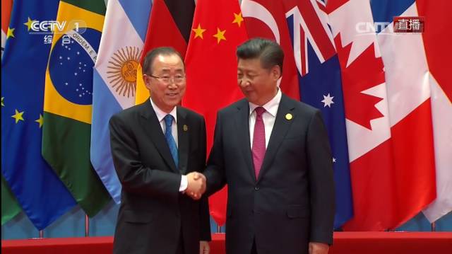 G20杭州峰會36位領導人大合影，為什麼站在最中間是這3位？