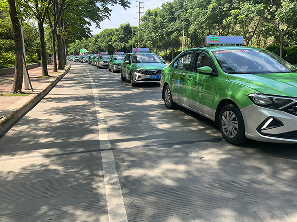 “两考”在即 简阳爱心护航_fororder_100辆爱心出租车-供图-简阳市融媒体中心