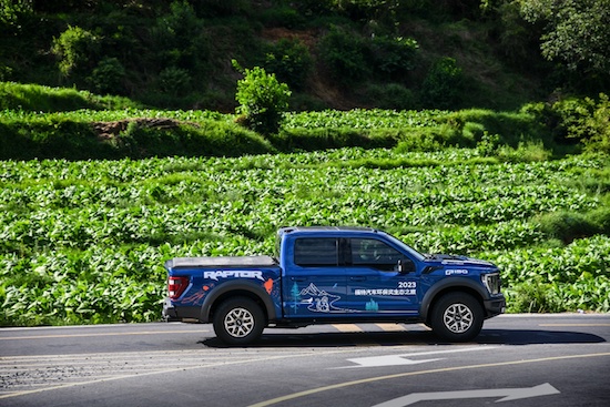 从“越野悍将”到“公益使者” 福特F-150猛禽车主的多面人生_fororder_image002