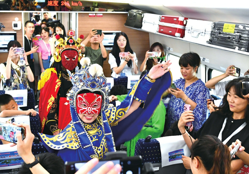 （转载）高铁为媒 成都与香港共赴“新蓝海”