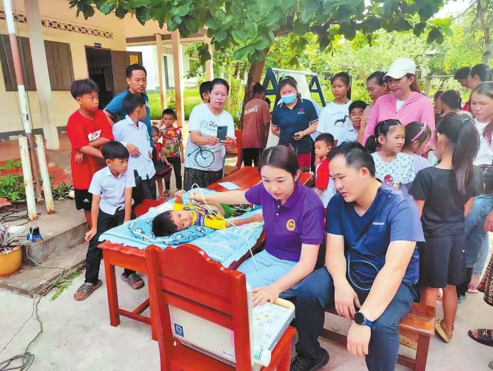 中国医疗队赴老挝开展先心病儿童筛查和治疗_fororder_5cc