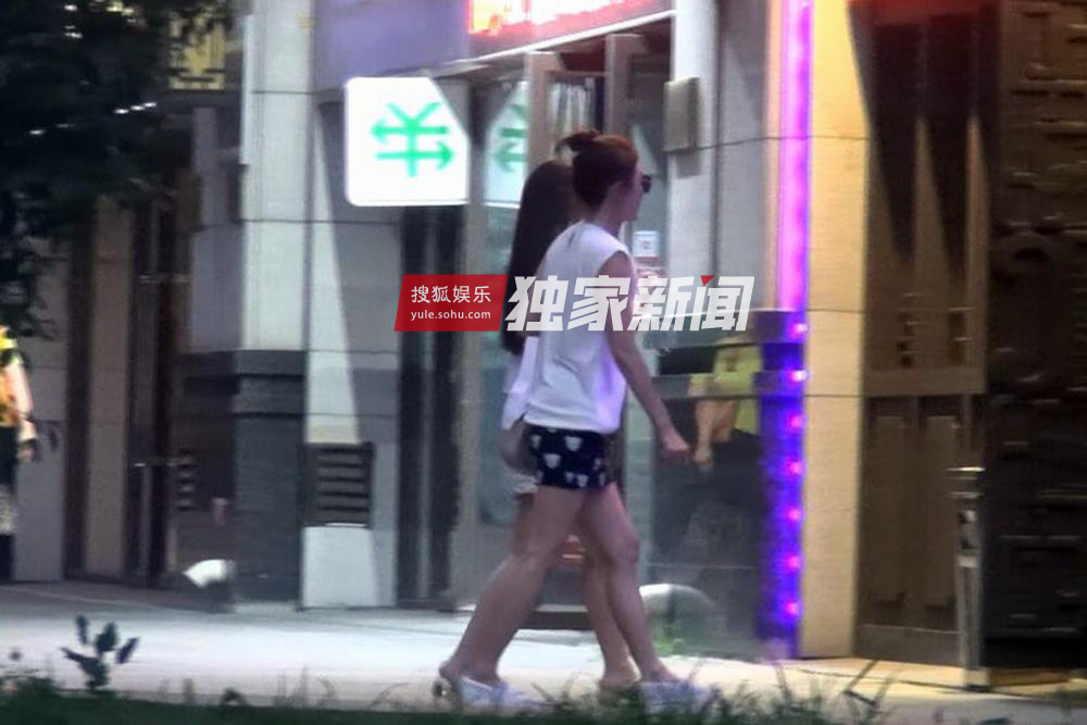 独家：火锅姐妹淘！秦岚马苏结伴吃火锅