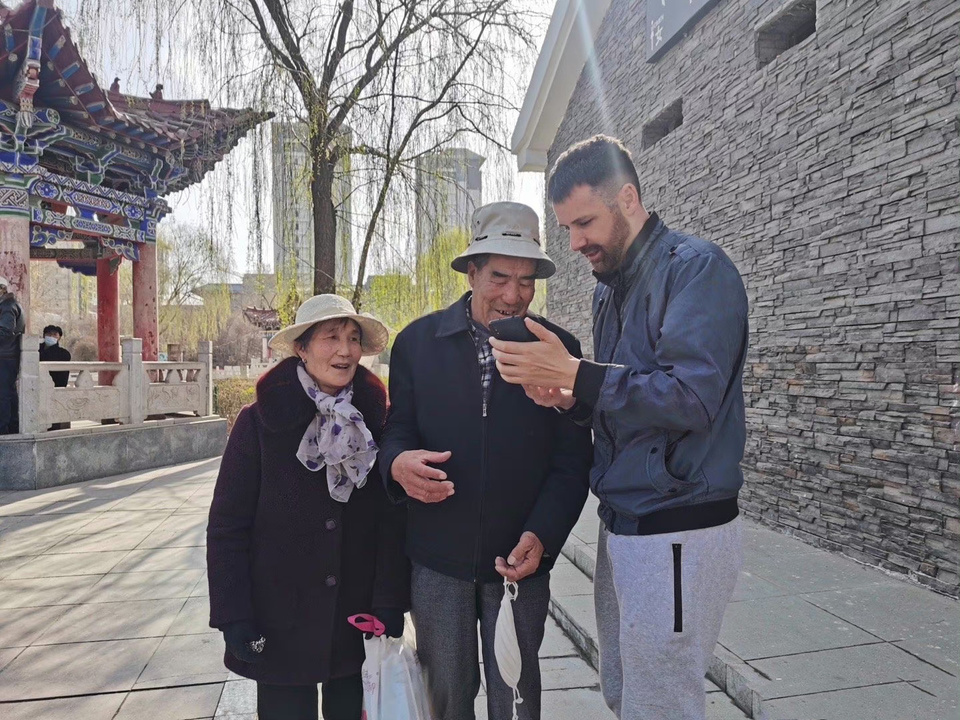 遇见中国丨新西兰媒体人安柏然：越来越多外国人告诉我 他们期待了解真实的中国