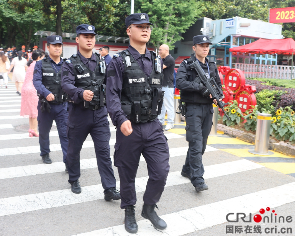 2023年高考拉开帷幕 多图直击贵州高考首日_fororder_IMG_7394_副本