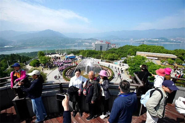 三峡大坝旅游区上半年接待游客150万人 创历史新高_fororder_图片1