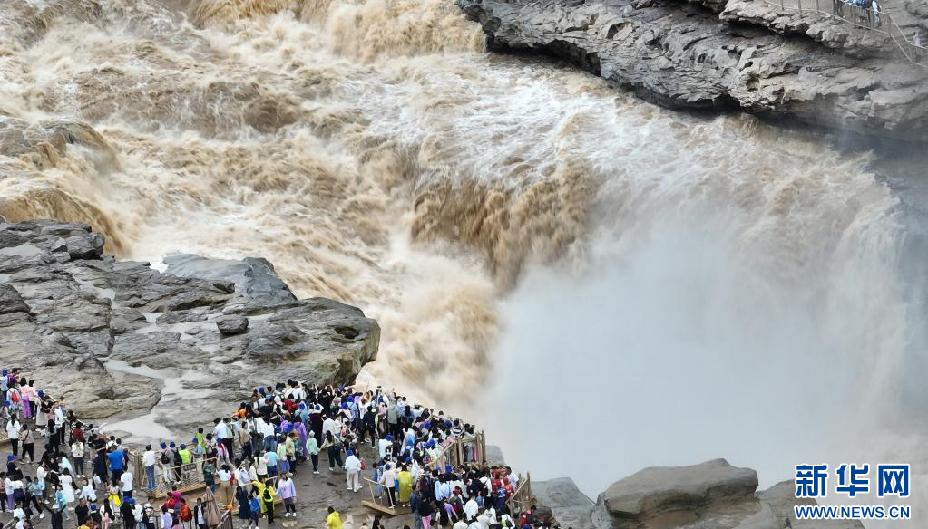 暑期黄河壶口瀑布人气旺