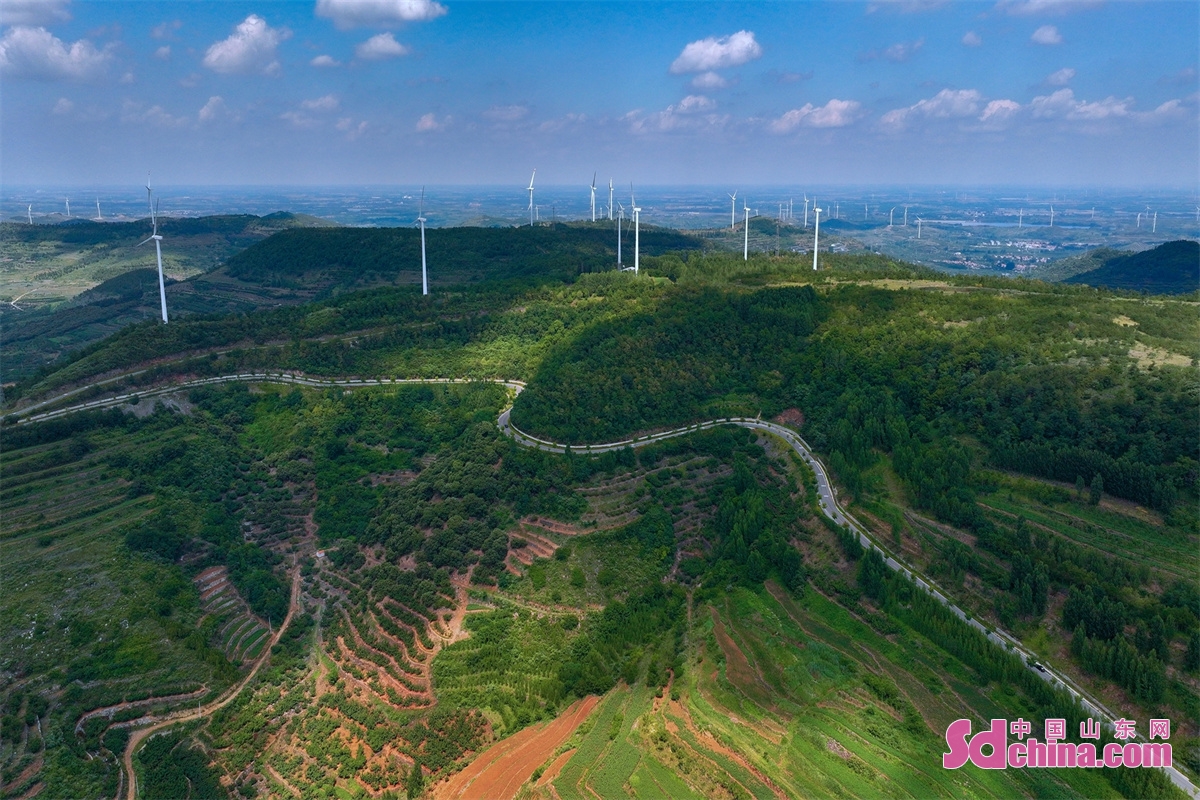 潍坊“安丘天路” 沿途风景美出天际